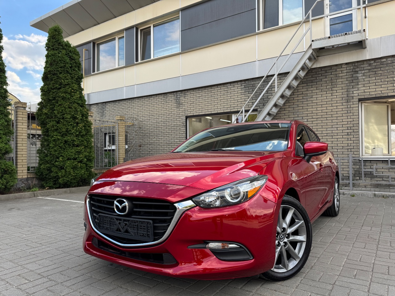Mazda 3 - фото 1