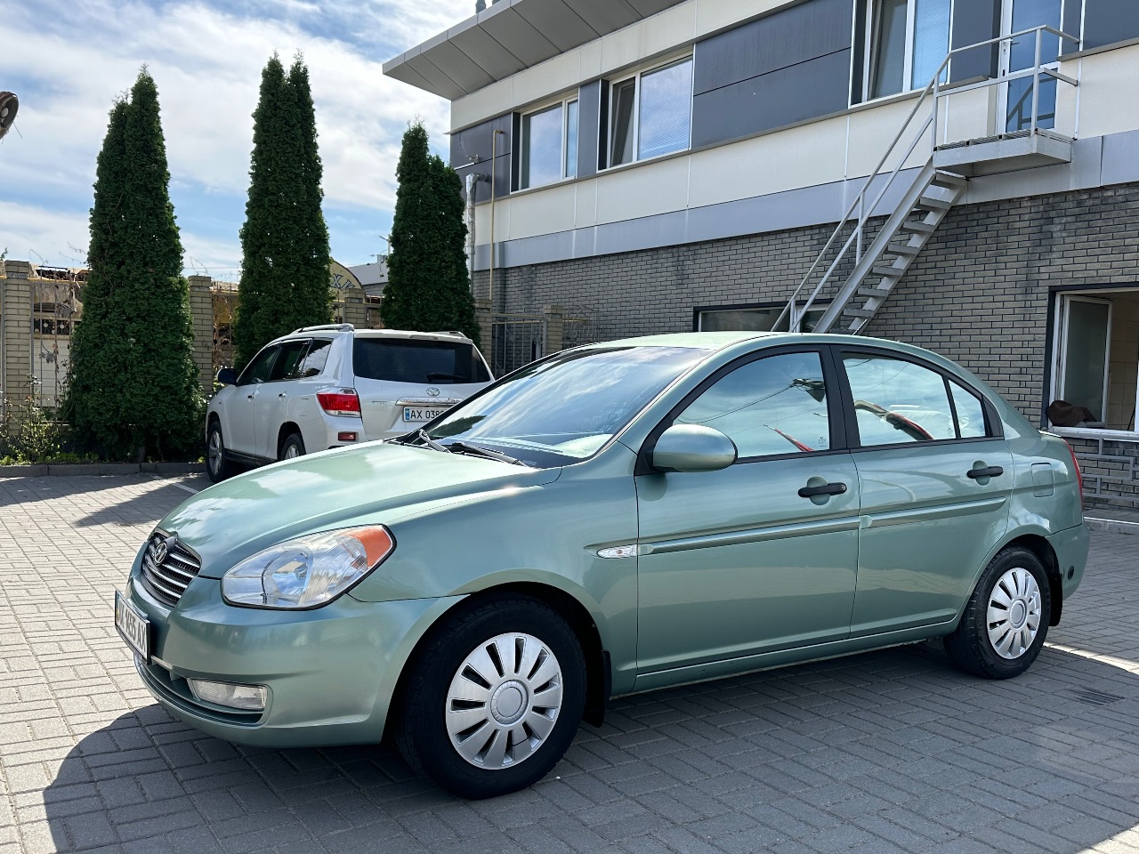 Hyundai Accent - фото 1