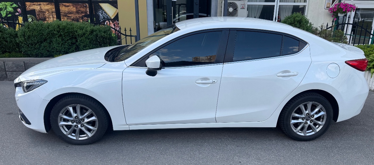 Mazda 3 - фото 2
