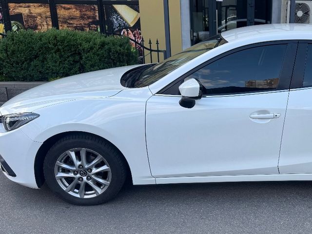 Mazda 3 - фото 2