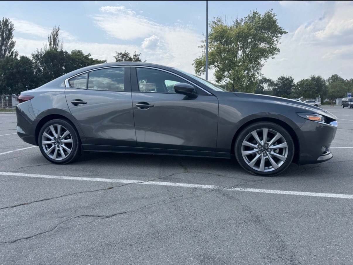 Mazda 3 - фото 5