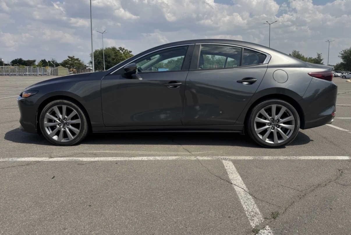 Mazda 3 - фото 9