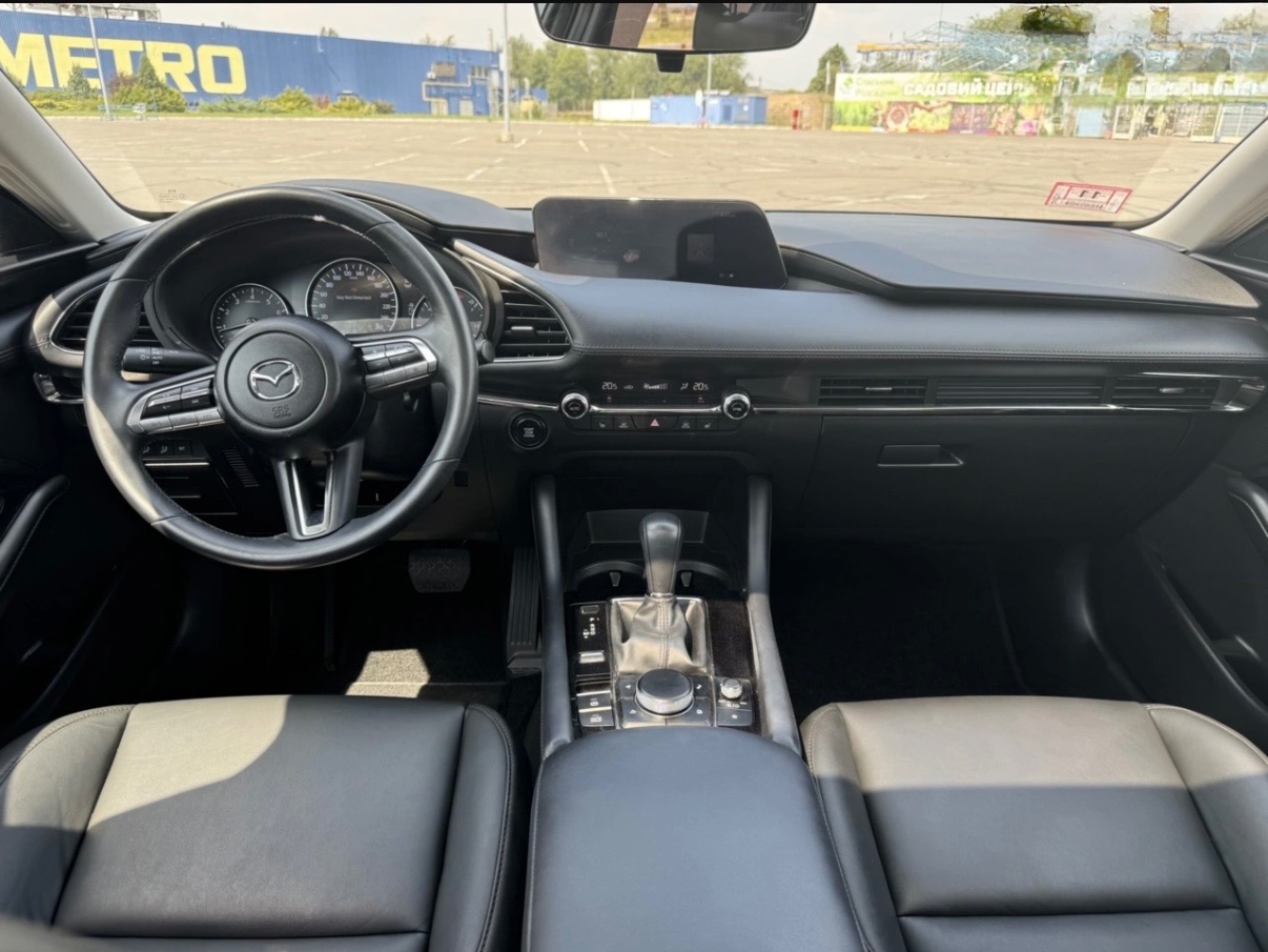 Mazda 3 - фото 11