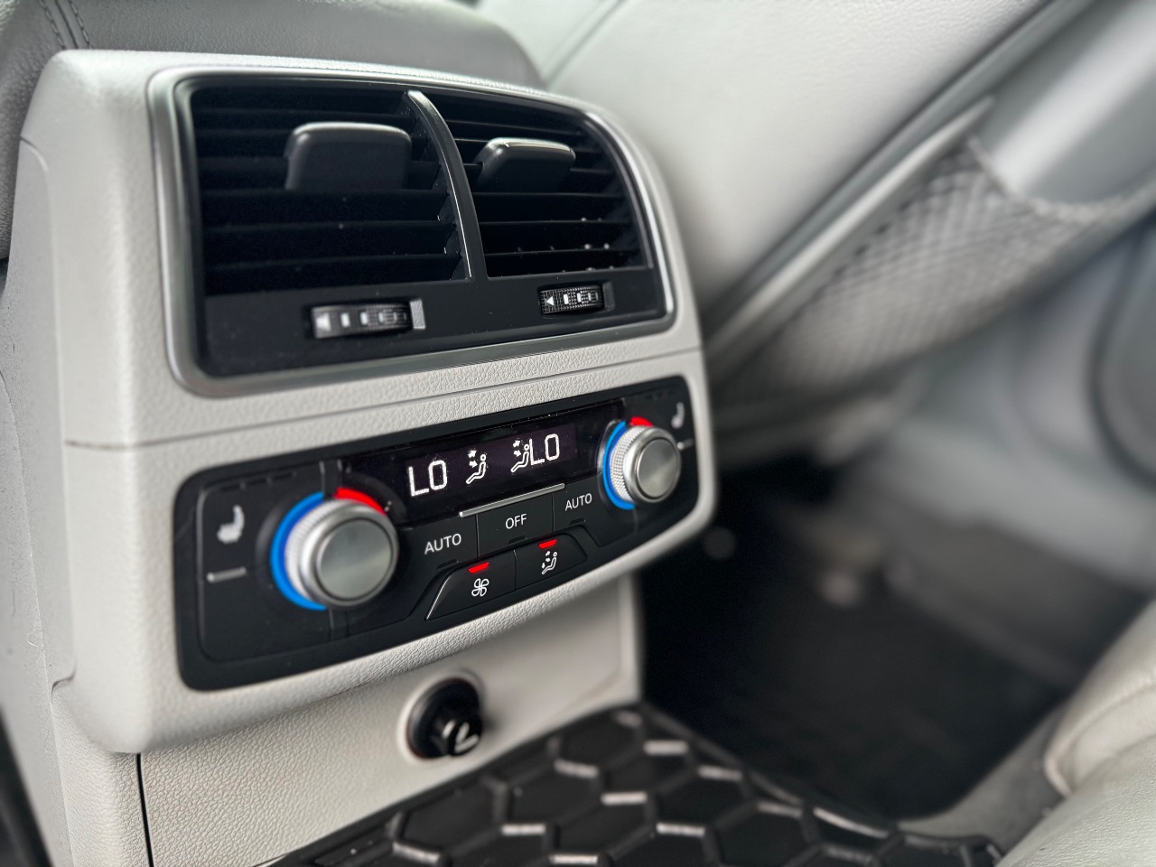 Audi A6 - фото 31