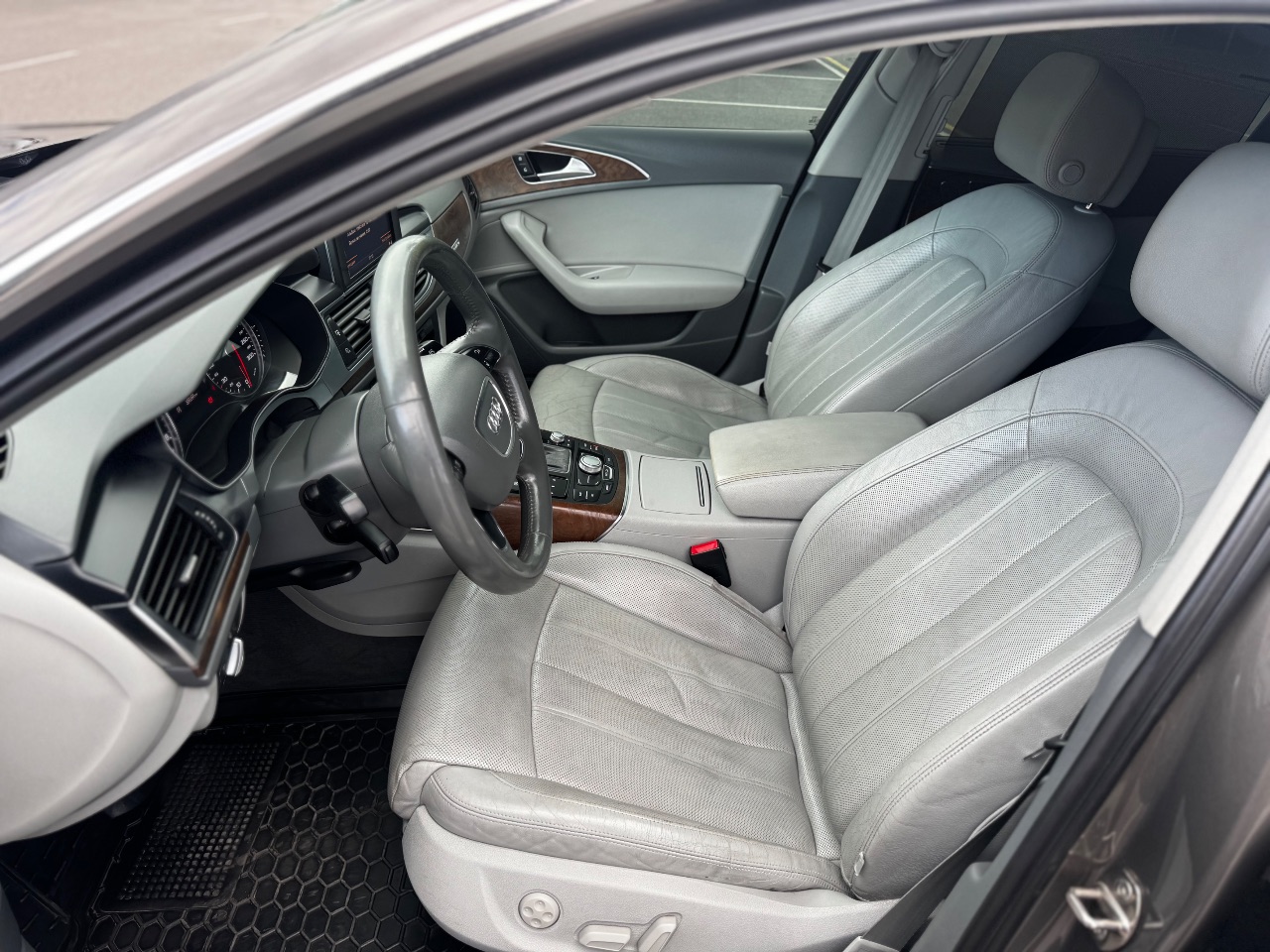 Audi A6 - фото 25