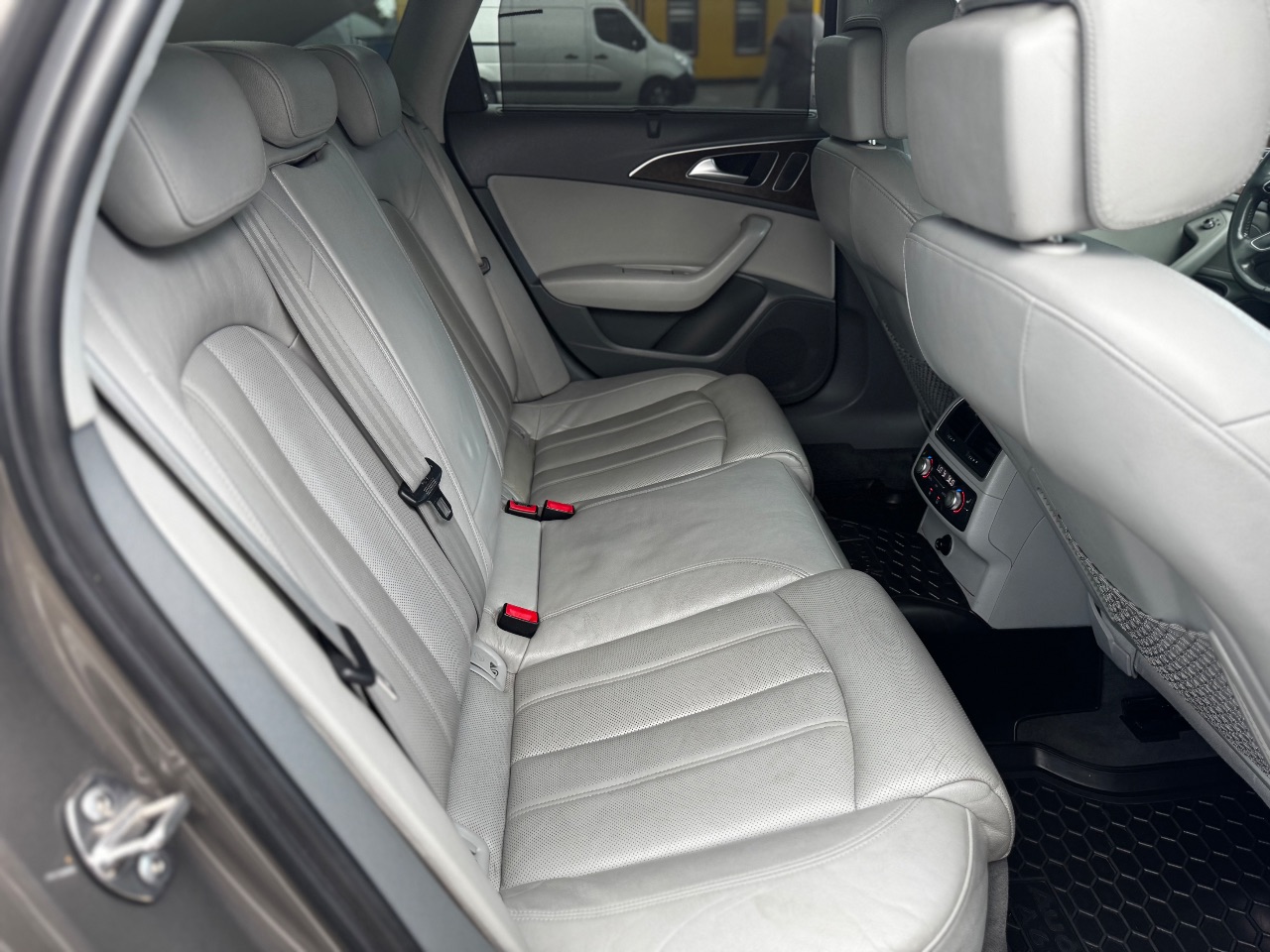 Audi A6 - фото 16