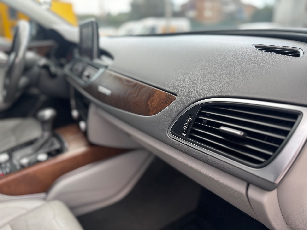 Audi A6 - фото 19