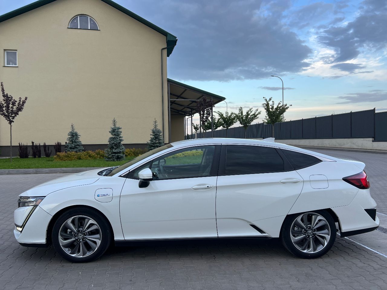 Honda Clarity - фото 12