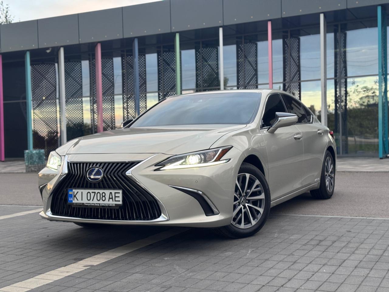 Lexus ES - фото 1