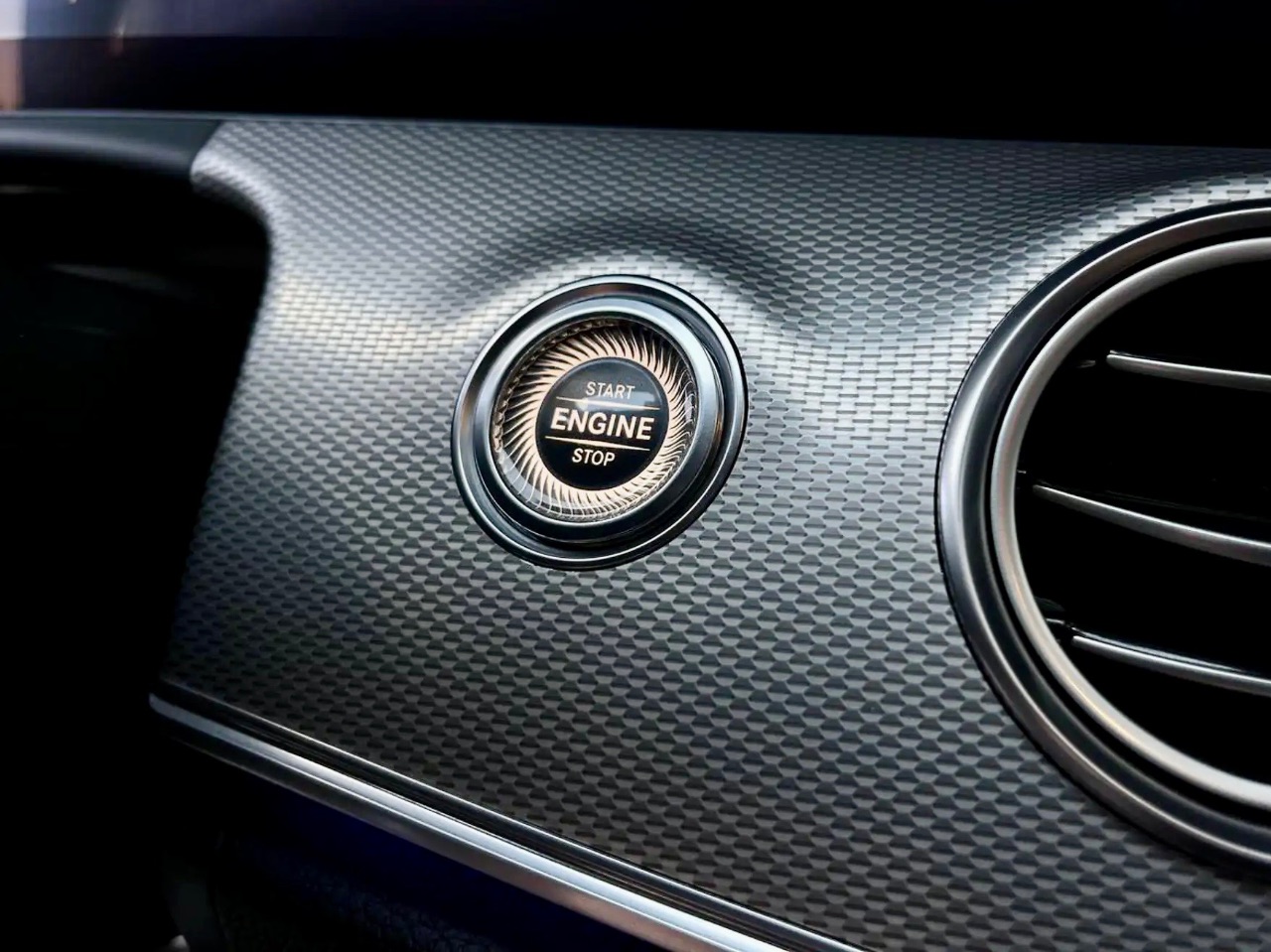 Mercedes-Benz E-Класс - фото 24