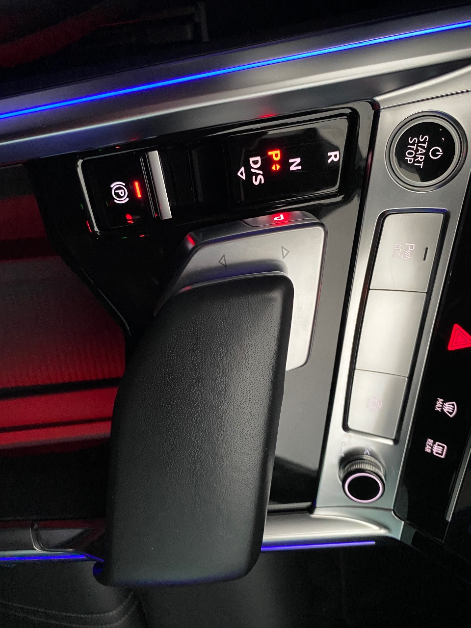 Audi e-tron - фото 21