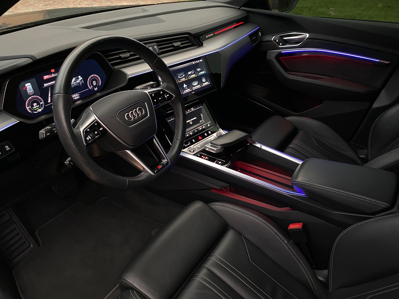 Audi e-tron - фото 5