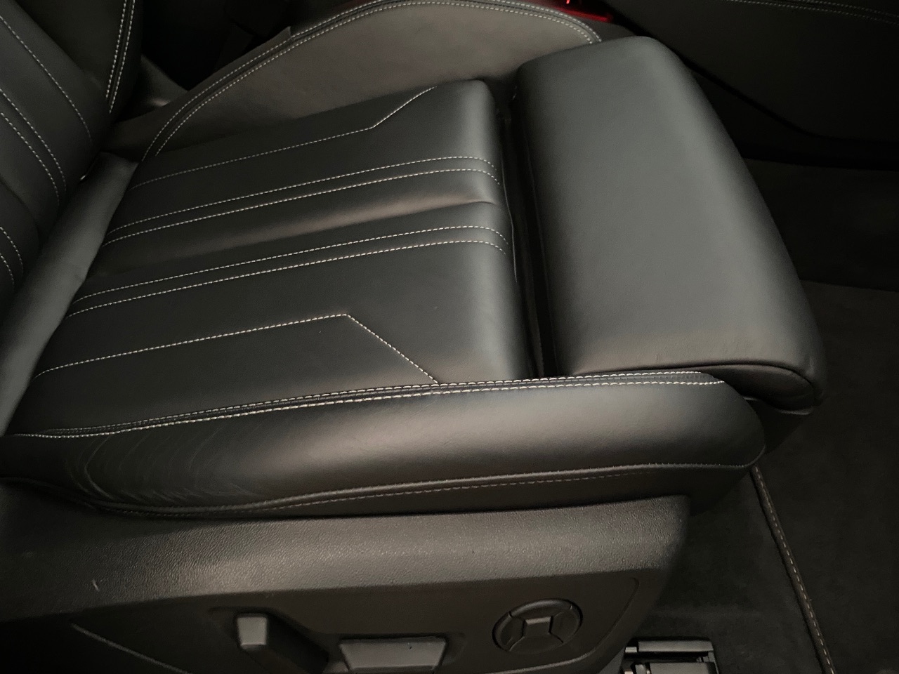 Audi e-tron - фото 12