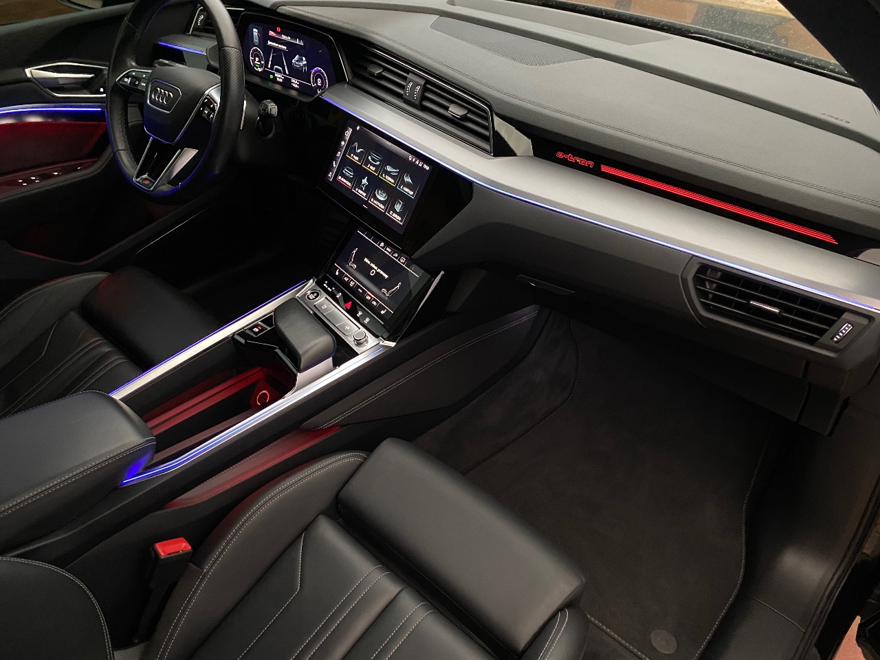 Audi e-tron - фото 13