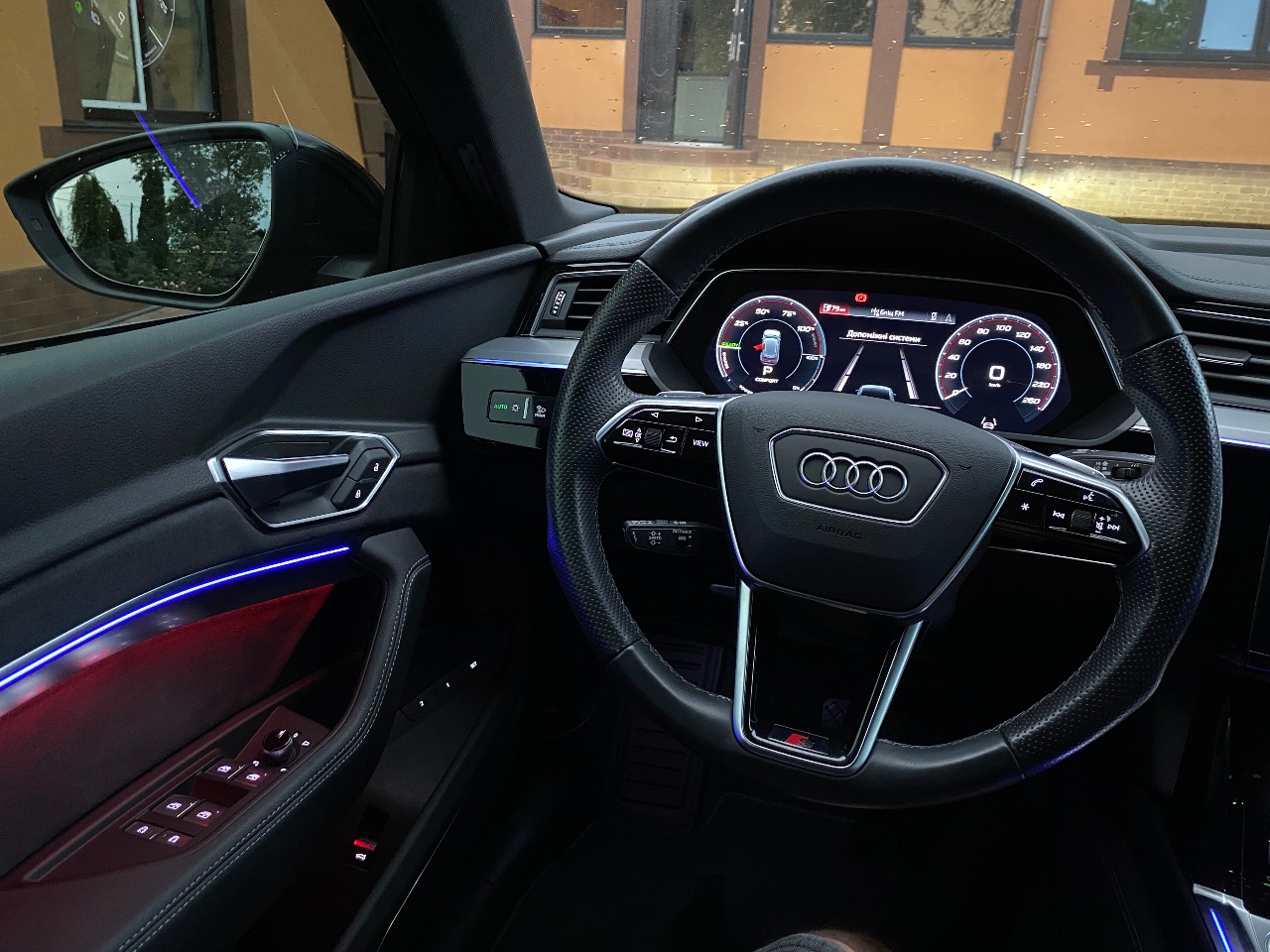 Audi e-tron - фото 23