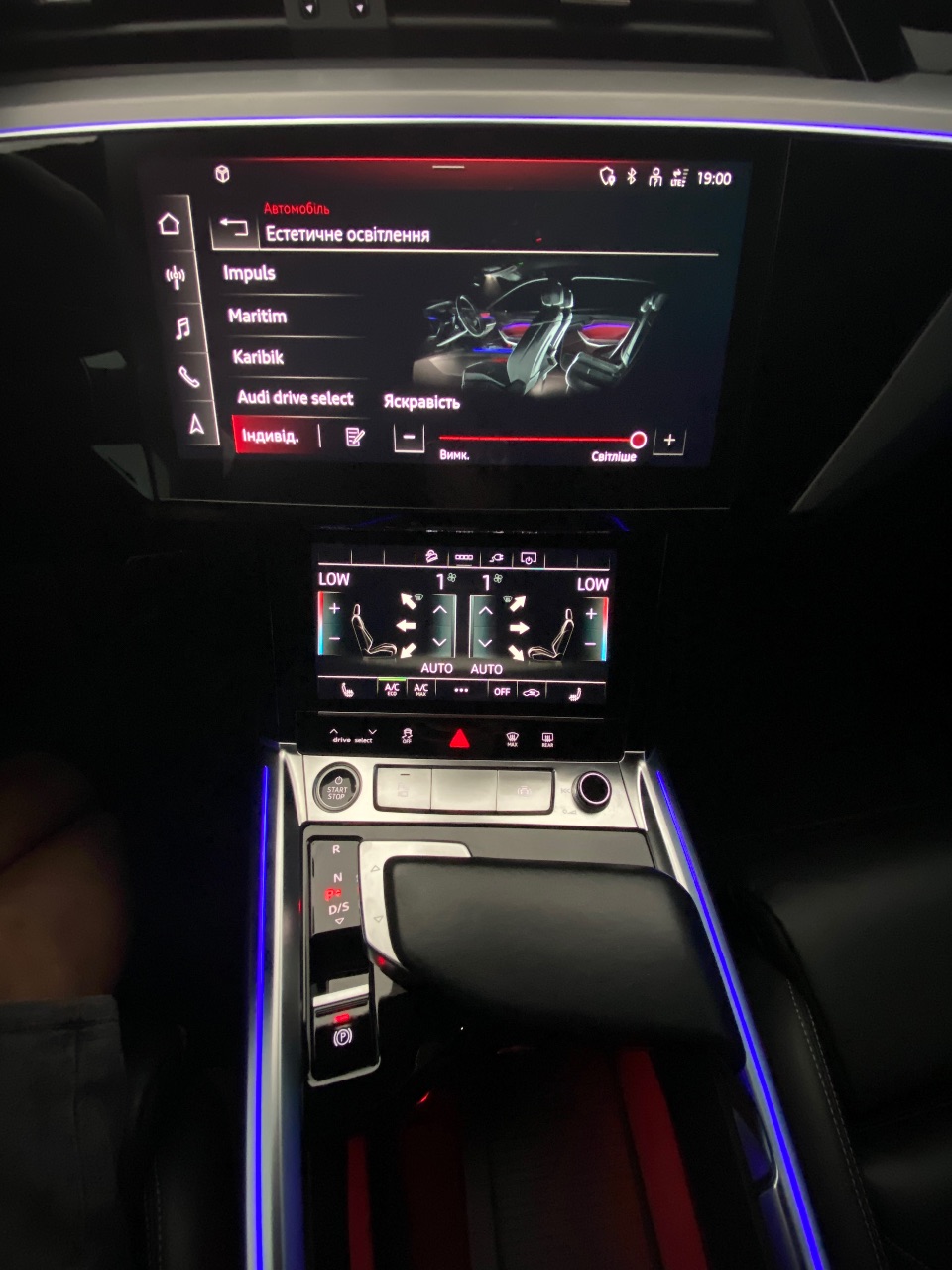 Audi e-tron - фото 18