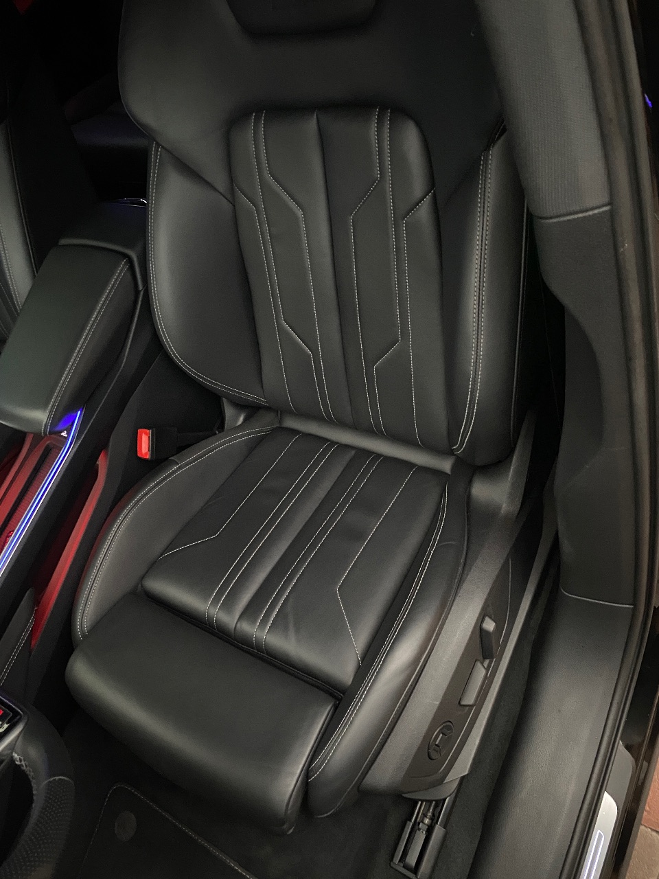 Audi e-tron - фото 4