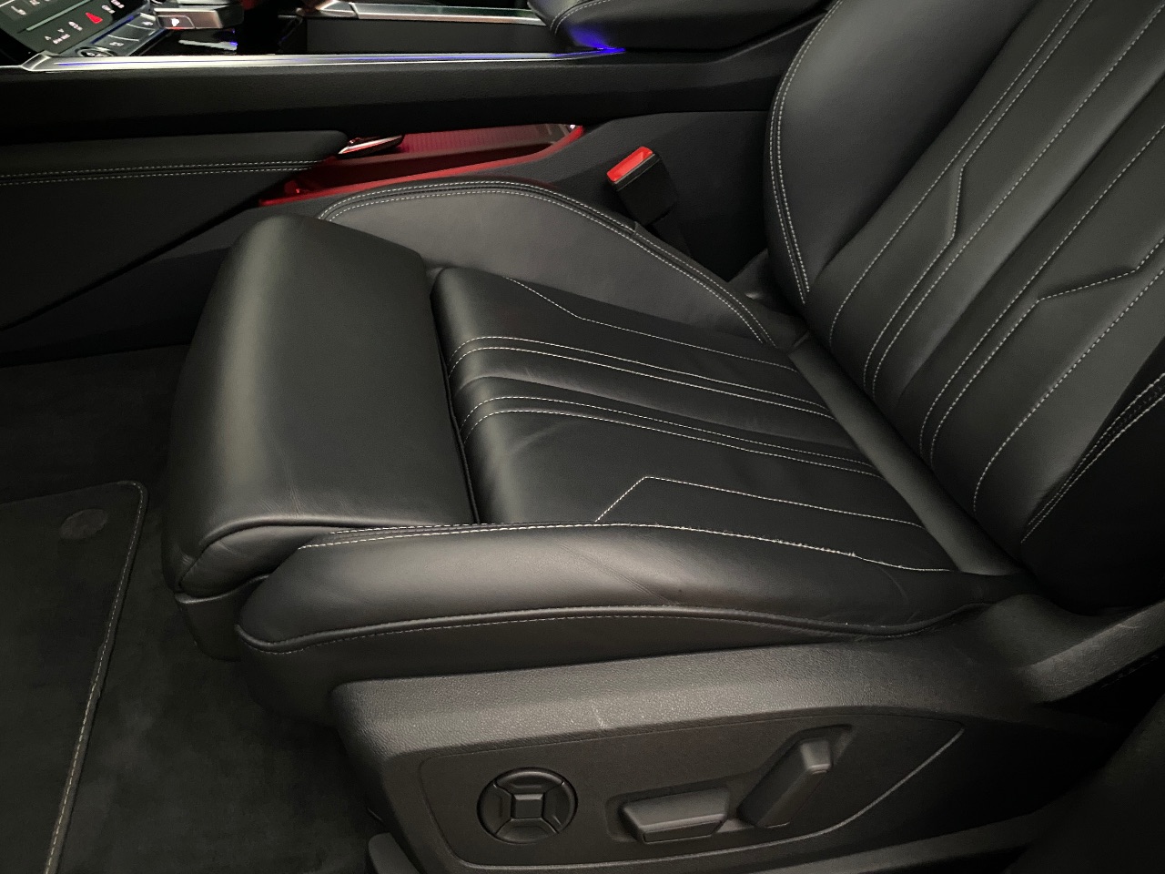 Audi e-tron - фото 9