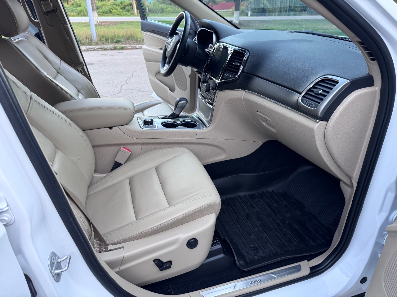 Jeep Grand Cherokee - фото 13