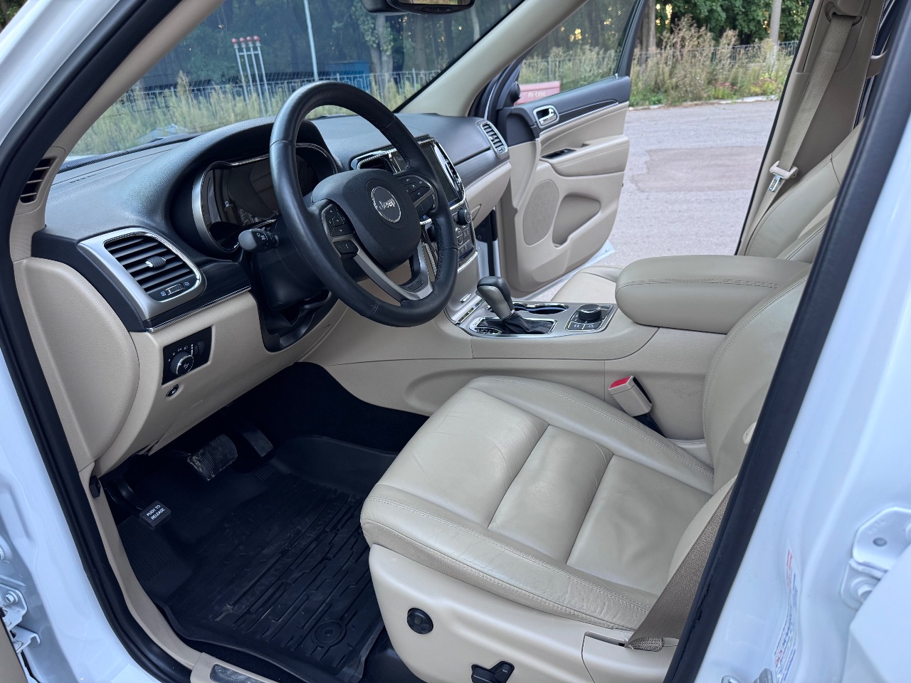 Jeep Grand Cherokee - фото 12