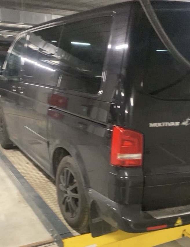 Volkswagen Multivan - фото 9