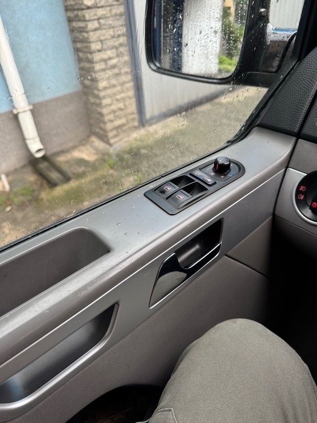 Volkswagen Multivan - фото 14