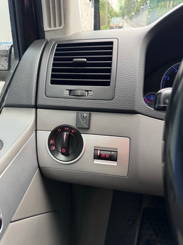 Volkswagen Multivan - фото 16