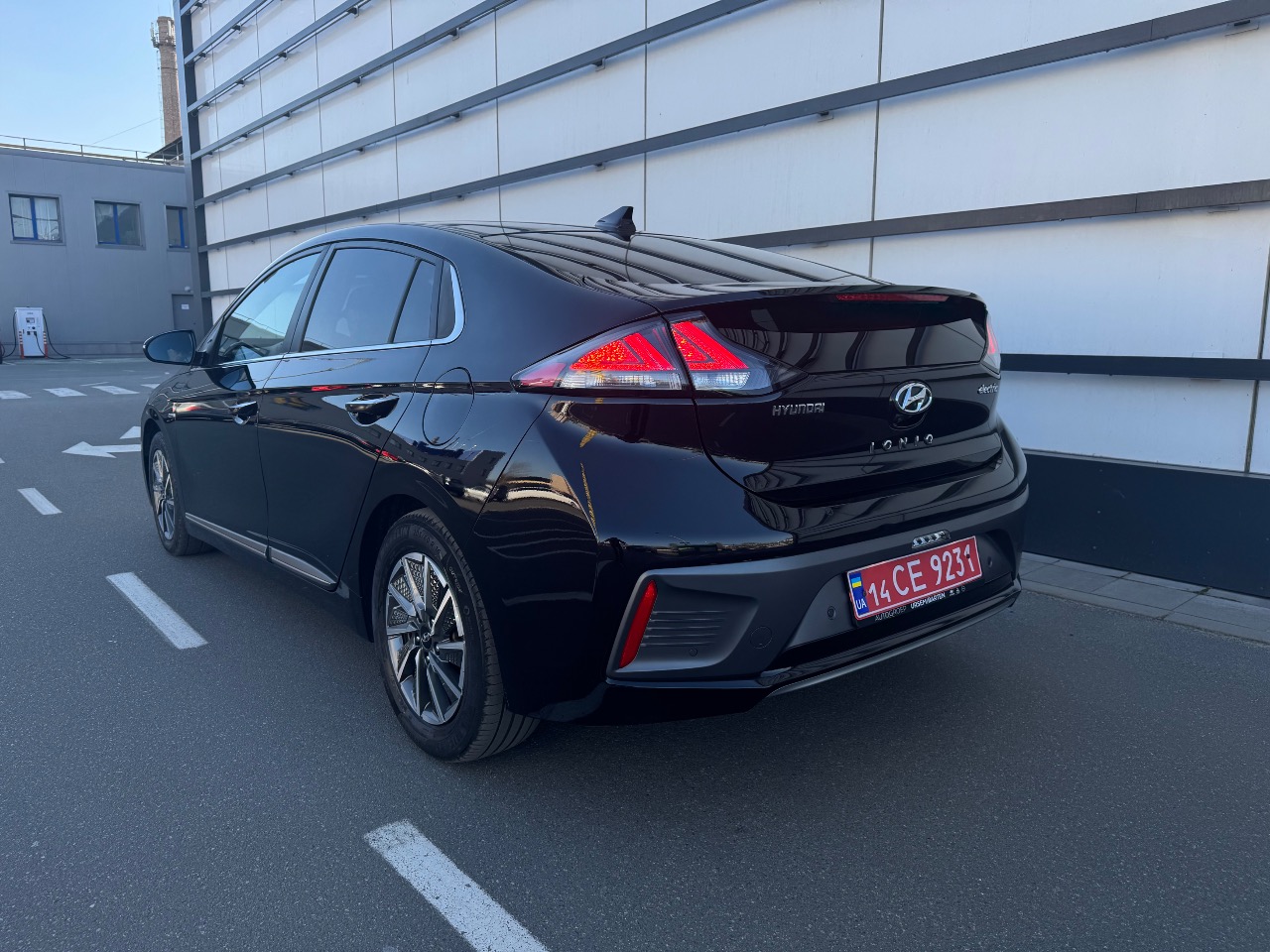 Hyundai IONIQ - фото 8