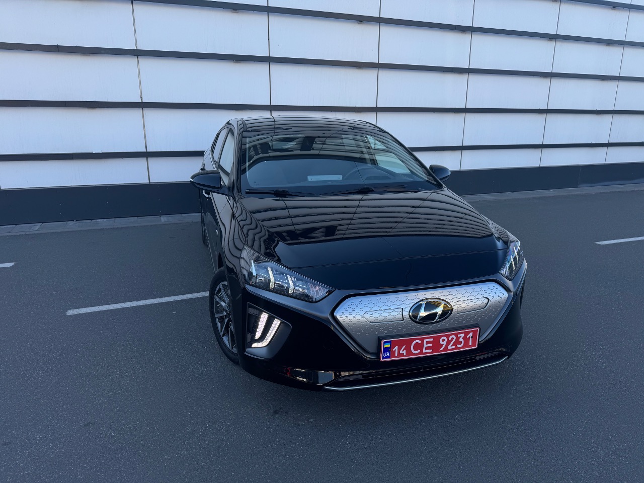 Hyundai IONIQ - фото 1