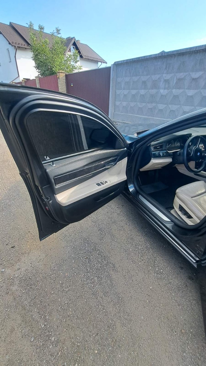 BMW 7 серії - фото 9