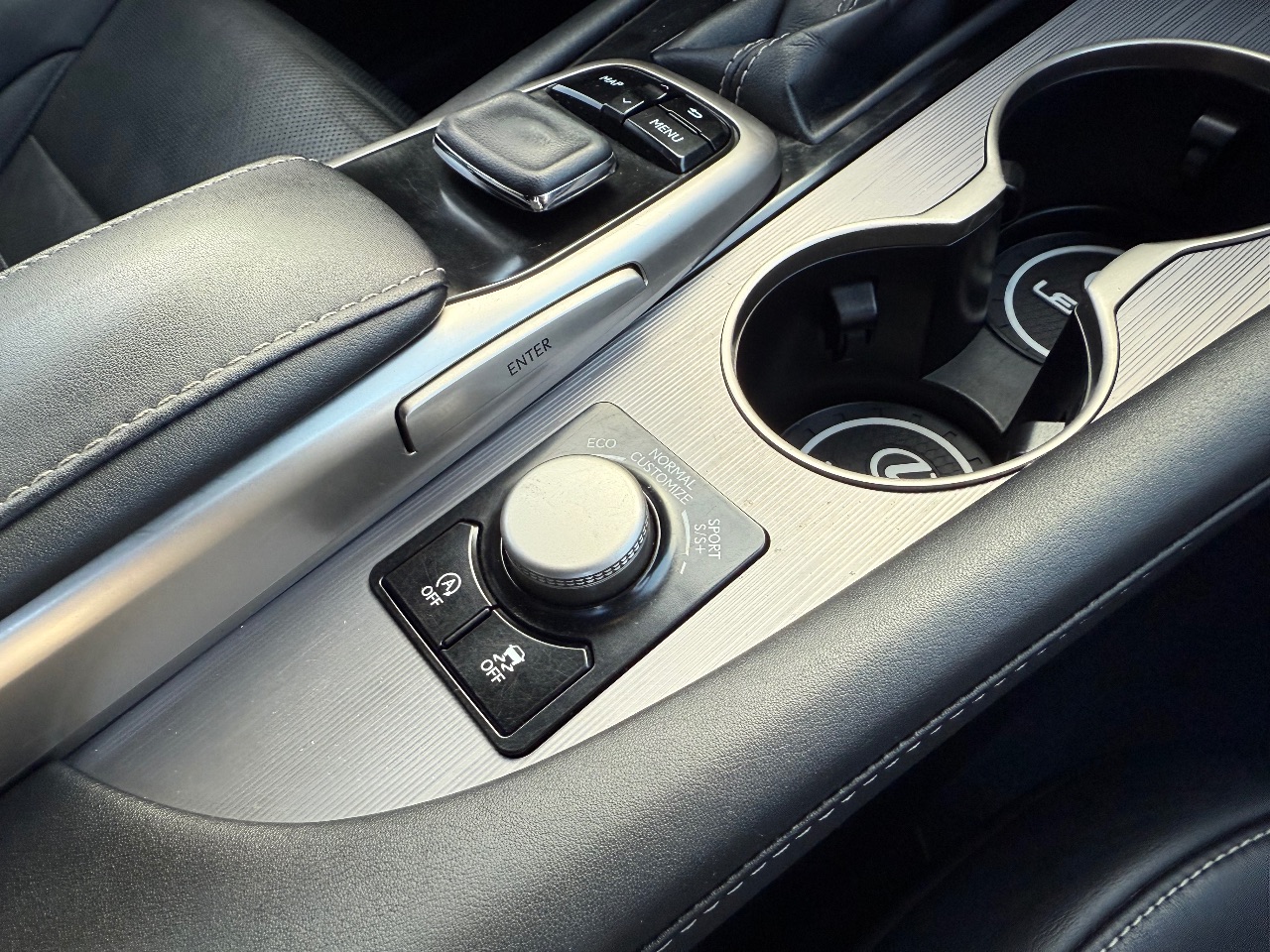 Lexus RX - фото 22