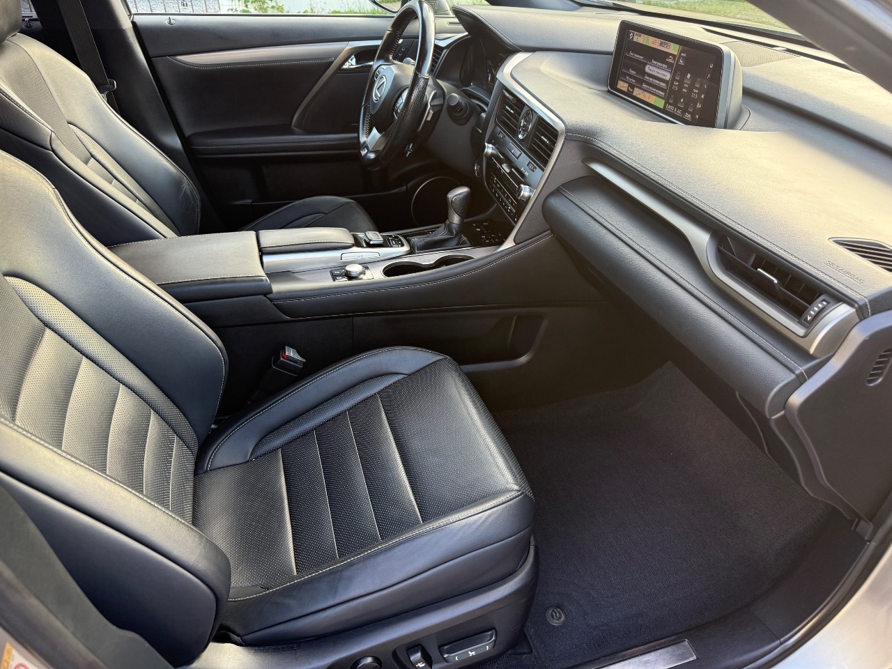 Lexus RX - фото 26