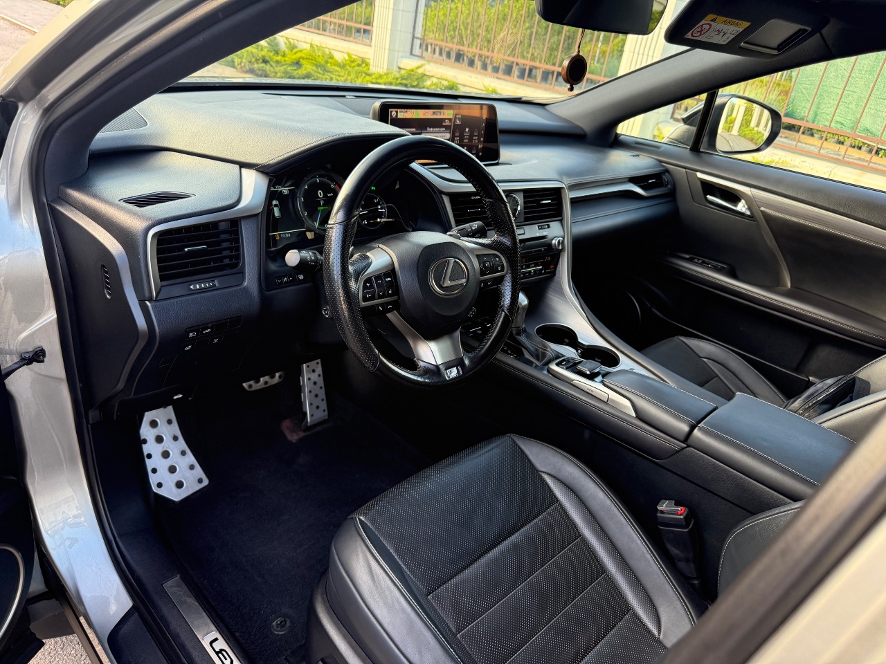 Lexus RX - фото 32