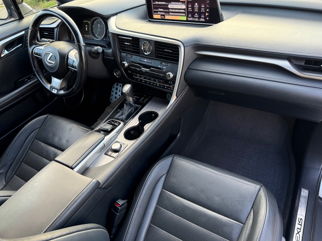 Lexus RX - фото 25