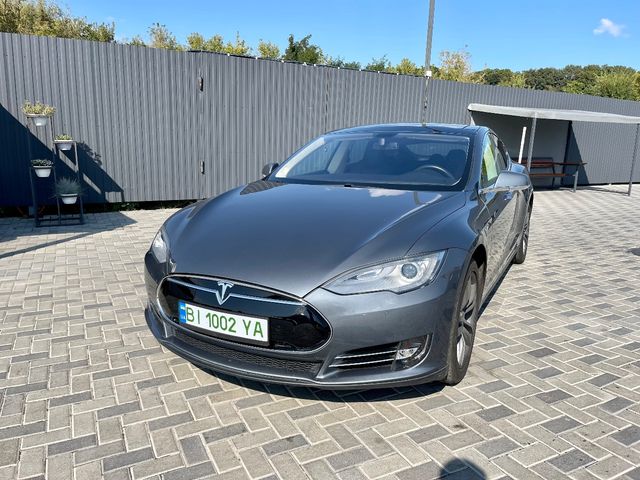 Tesla Model S - зображення 1