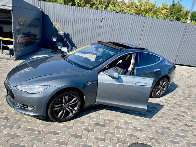 Tesla Model S - зображення 4