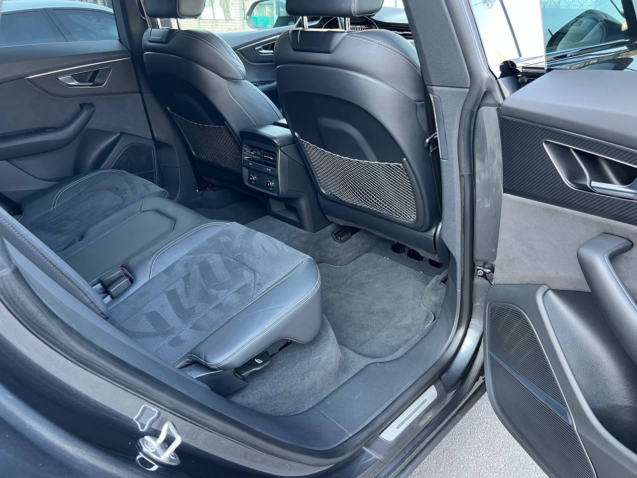 Audi SQ8 - фото 12