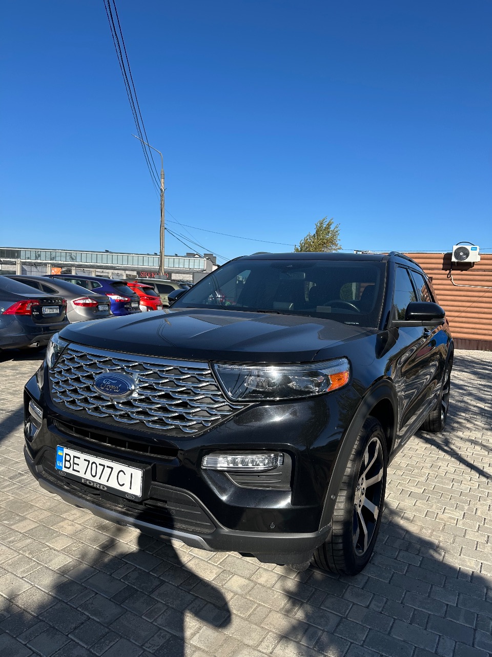 Ford Explorer - фото 1