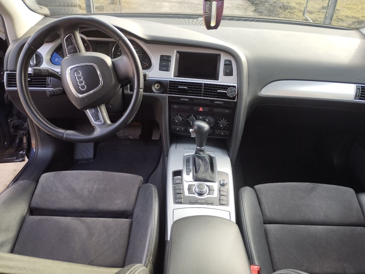 Audi A6 - фото 12