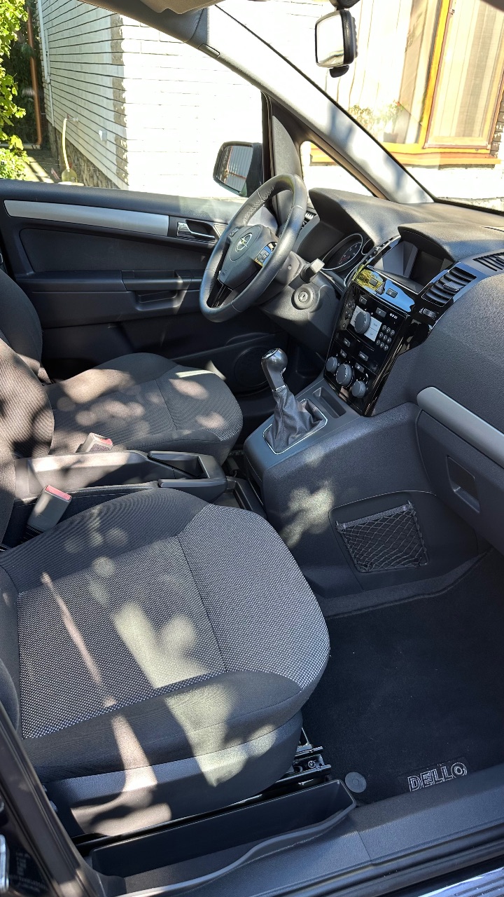 Opel Zafira - фото 12
