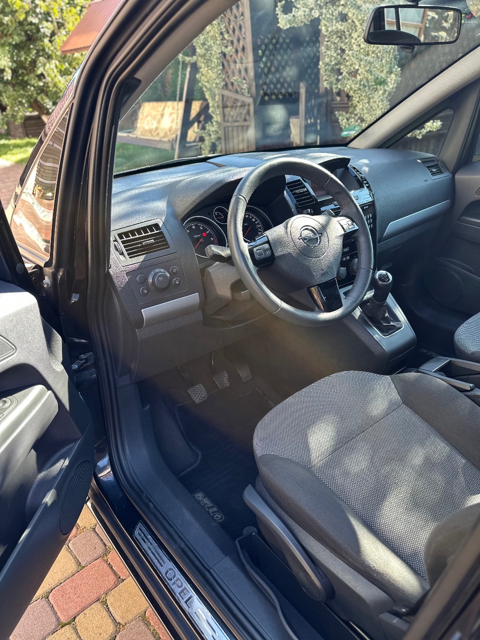 Opel Zafira - фото 11