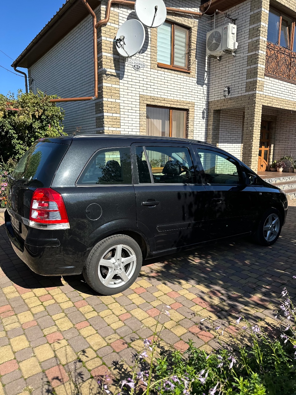 Opel Zafira - фото 7