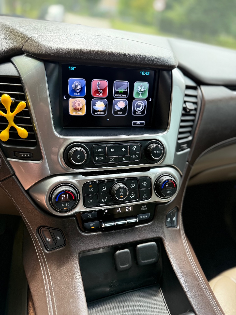 Chevrolet Suburban - фото 21