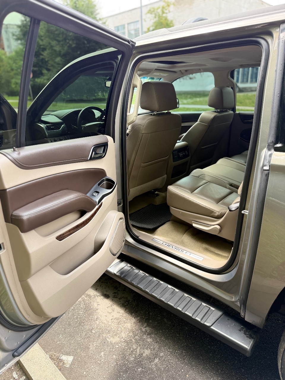 Chevrolet Suburban - фото 14