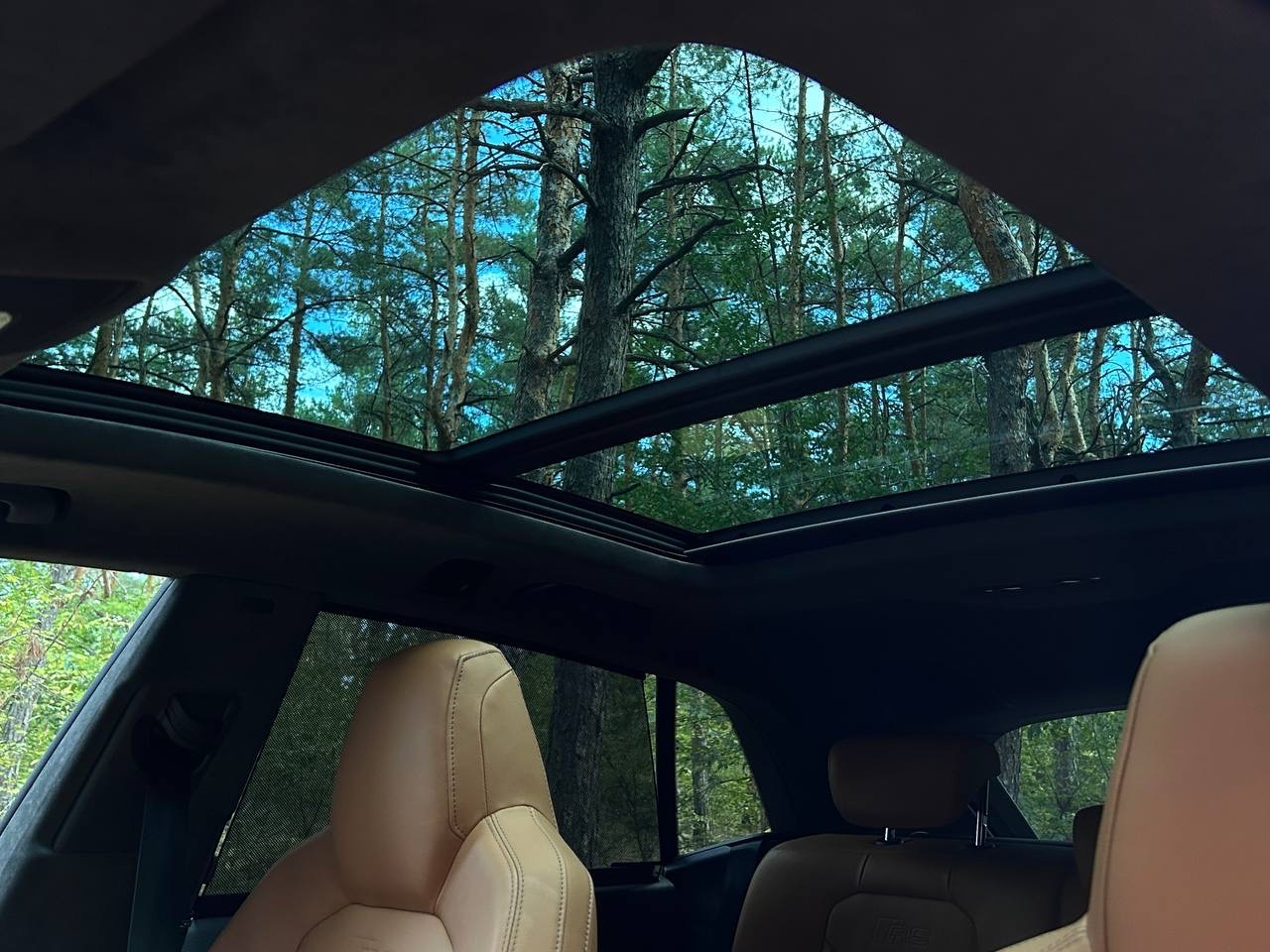 Audi RS Q8 - фото 9