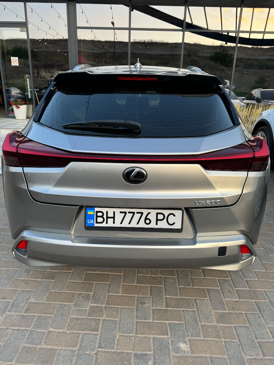 Lexus UX - фото 7