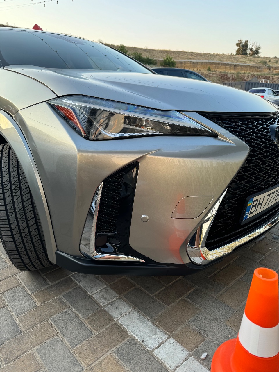 Lexus UX - фото 3