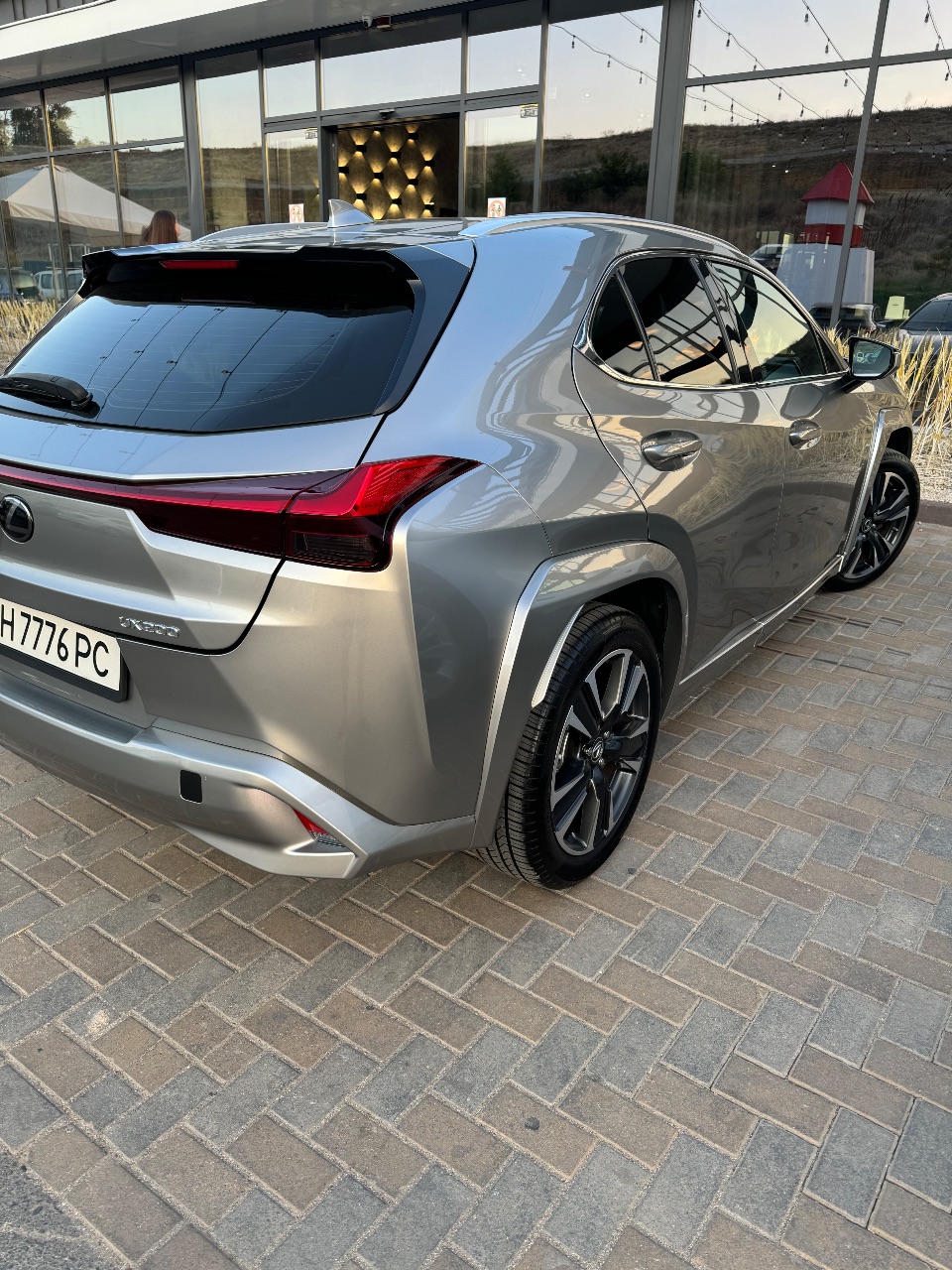 Lexus UX - фото 4