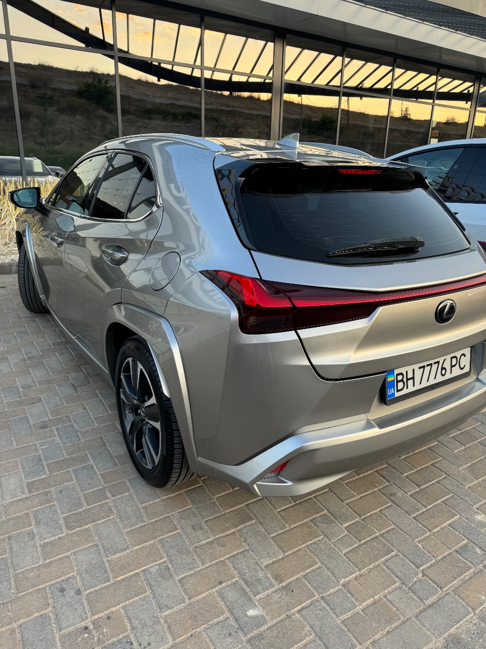 Lexus UX - фото 5