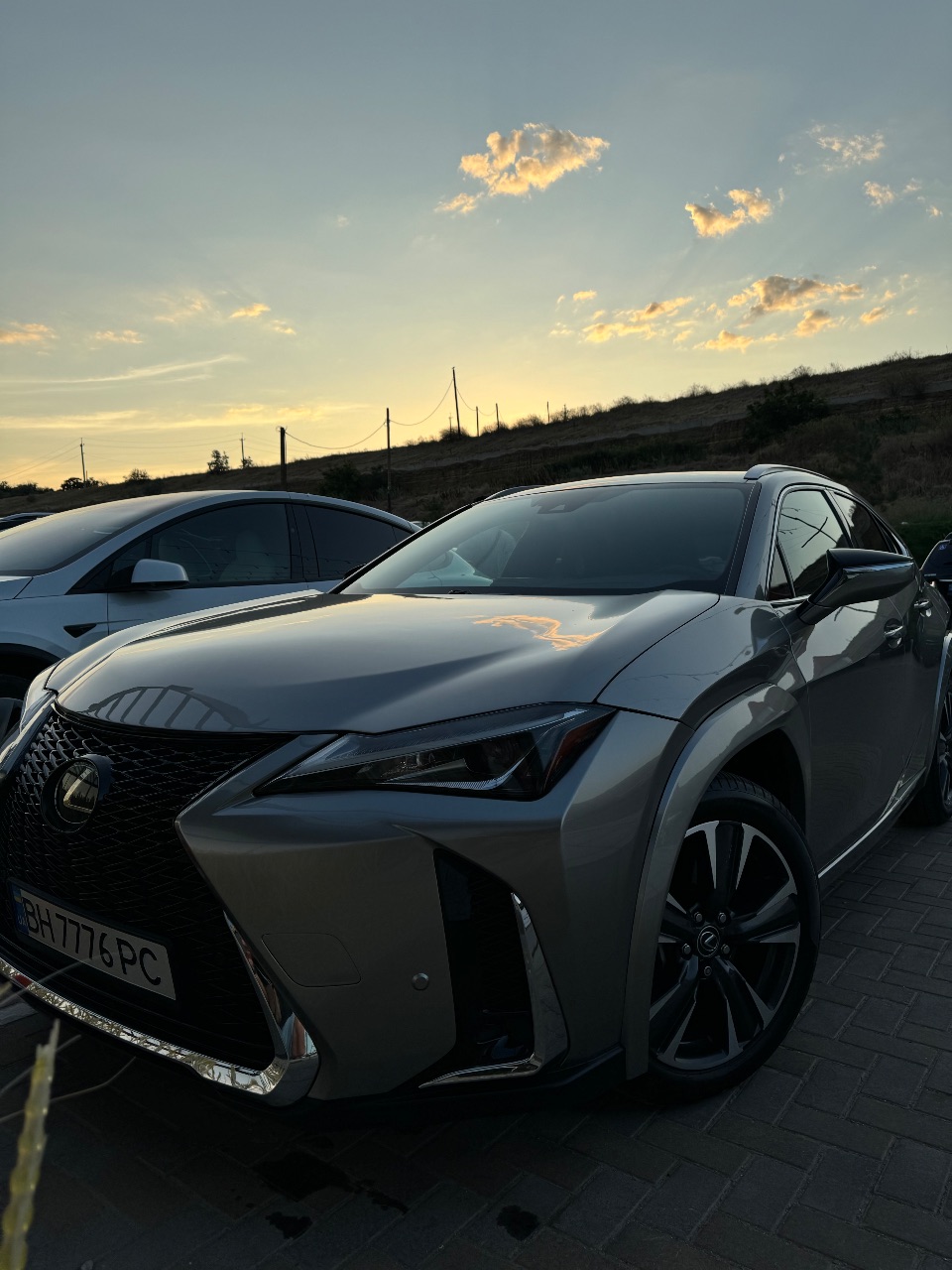 Lexus UX - фото 2